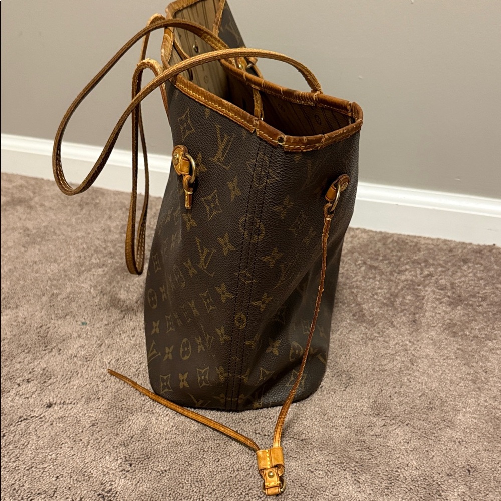 Louis Vuitton Classic Monogram Neverfull - Picture 3 of 15